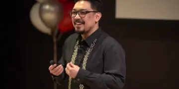“Puhon, puhon;” Language and Resilience of the Filipino | Von Ryan Abrantes | TEDxAvenuesWorldSchool | Pinoy public speaking