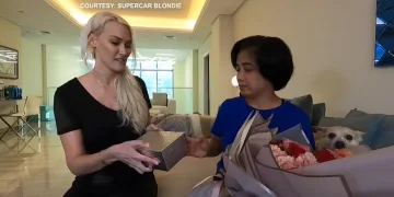 24 Oras: Pinay, niregaluhan ng amo niyang si Supercar Blondie ng pera | Pinay public servant news
