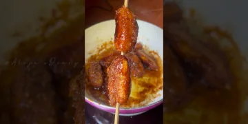MAKING CARAMELIZED BANANA | Filipino Banana Cue #shorts | Pinay kitchen tips