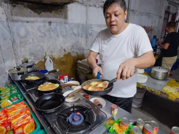 Fastest Street Food Skills in the Philippines!! Instant Noodles Ninja + Canned Meat Omelets! | Filipina gourmet cooking
